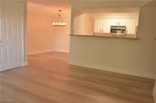 Photo #2: 2398703 Listing 