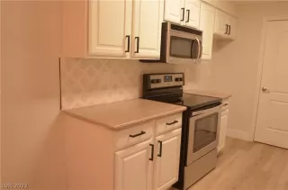 Photo #3: 2398703 Listing 