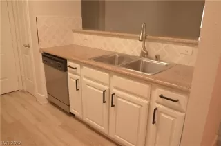 Photo #4: 2398703 Listing 