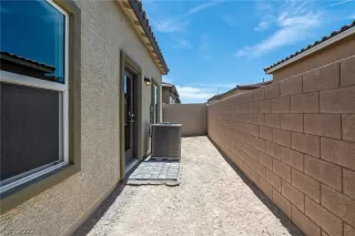 Photo #6: 2398722 Listing 