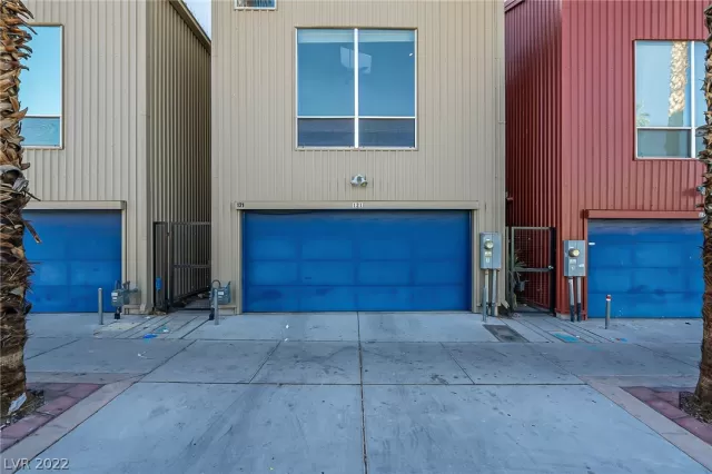 MLS: 2398734 Condo For Sale