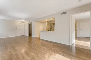 Photo #5: 2398814 Listing 