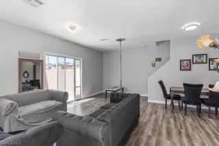 Photo #3: 2398826 Listing