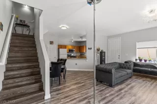 Photo #5: 2398826 Listing