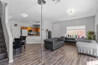 Photo #6: 2398826 Listing