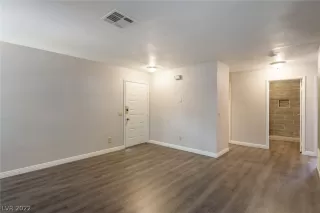 Photo #3: 2398841 Listing 