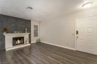 Photo #4: 2398841 Listing 