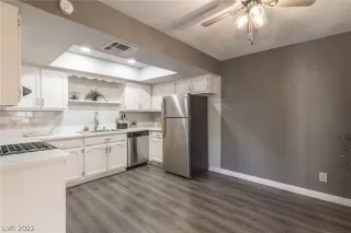 Photo #5: 2398841 Listing 