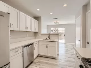 Photo #4: 2398847 Listing 