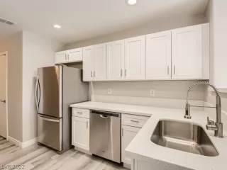 Photo #5: 2398847 Listing 