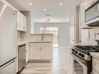 Photo #6: 2398847 Listing 