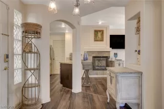 Photo #3: 2398861 Listing