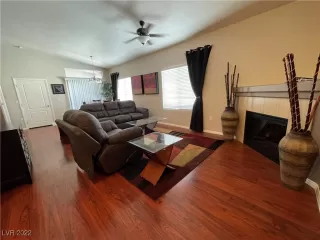 Photo #1: 2398897 Listing 