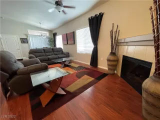 Photo #2: 2398897 Listing 