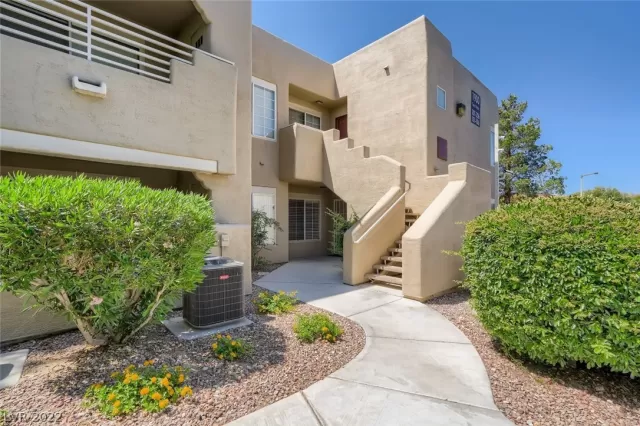 MLS: 2398903 Condo For Sale