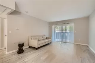 Photo #4: 2398903 Listing