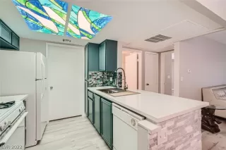 Photo #6: 2398903 Listing