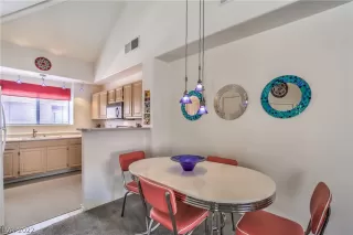 Photo #4: 2398931 Listing 