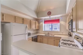 Photo #5: 2398931 Listing 