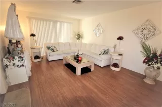 Photo #3: 2398947 Listing