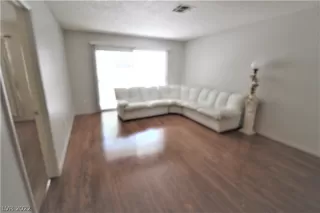 Photo #4: 2398947 Listing