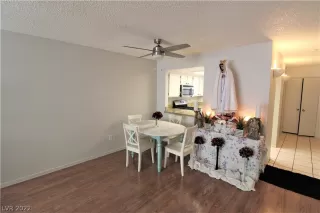 Photo #5: 2398947 Listing