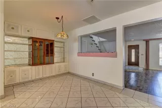 Photo #5: 2398949 Listing