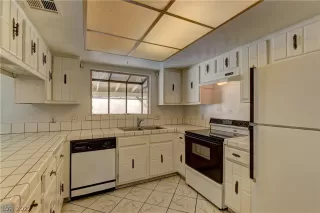 Photo #6: 2398949 Listing