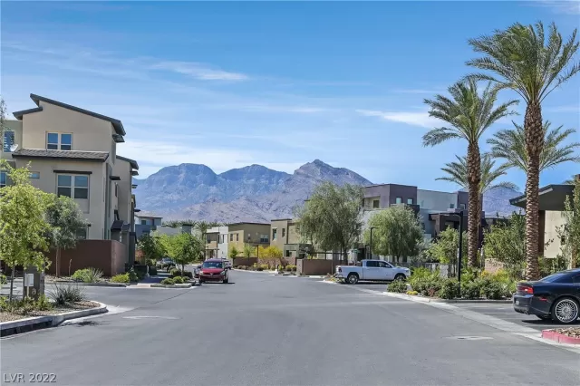 MLS: 2398961 Condo For Sale