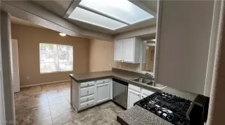 Photo #3: 2399006 Listing 