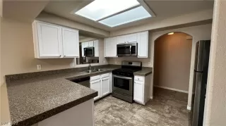 Photo #4: 2399006 Listing 