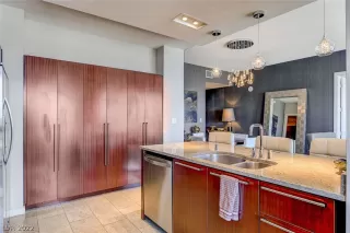 Photo #4: 2399017 Listing 