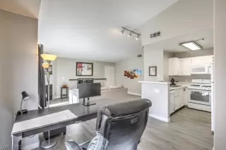 Photo #1: 2399018 Listing