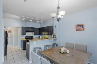 Photo #3: 2399021 Listing 