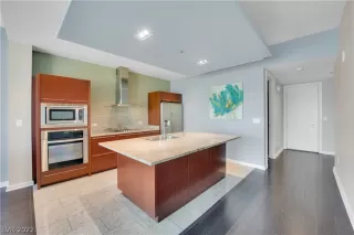 Photo #4: 2399024 Listing 
