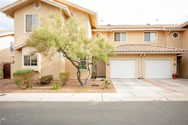 MLS: 2399053 Condo For Sale