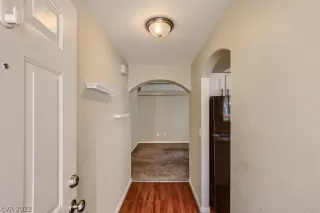 Photo #3: 2399058 Listing