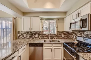 Photo #6: 2399058 Listing