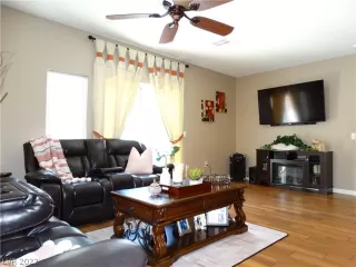 Photo #2: 2399061 Listing