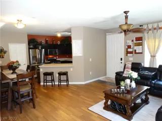 Photo #3: 2399061 Listing