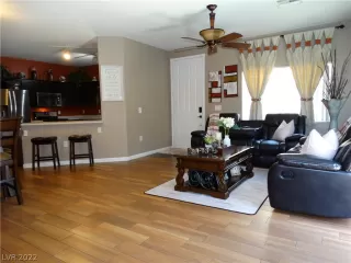 Photo #4: 2399061 Listing