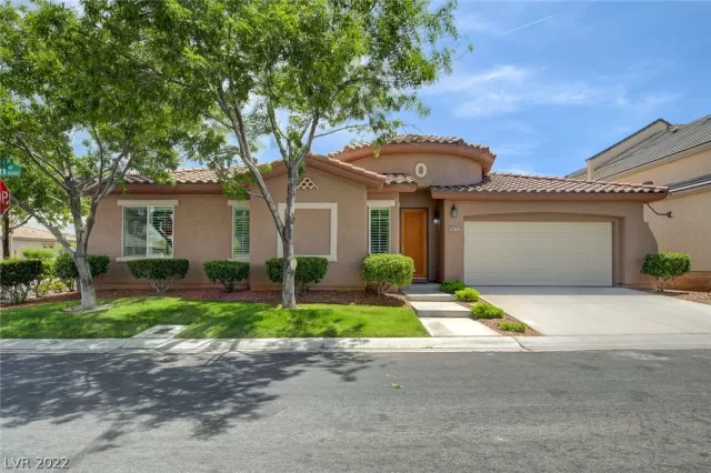 MLS: 2399076 Condo For Sale