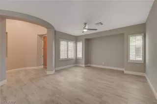 Photo #3: 2399076 Listing