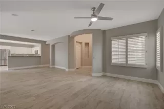 Photo #4: 2399076 Listing