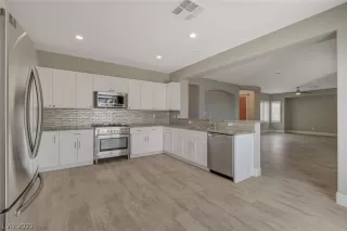 Photo #6: 2399076 Listing