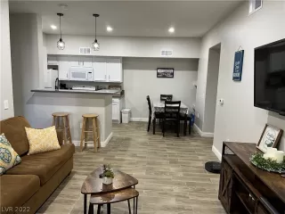 Photo #3: 2399089 Listing 