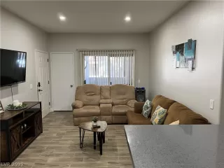 Photo #4: 2399089 Listing 