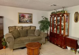 Photo #3: 2399091 Listing