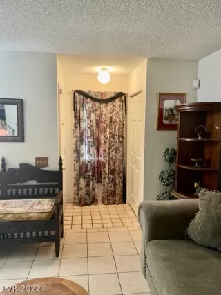 Photo #4: 2399091 Listing