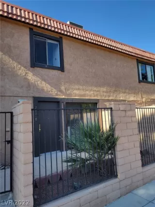 Photo #1: 2399101 Listing